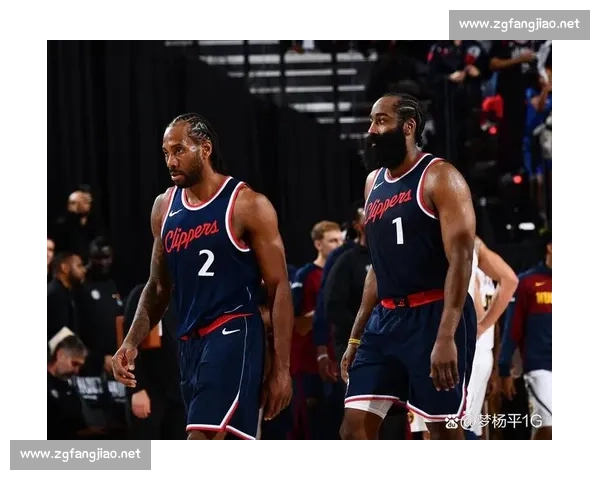 两双明星球员领衔表现出色,助力球队逆袭赢得关键胜利